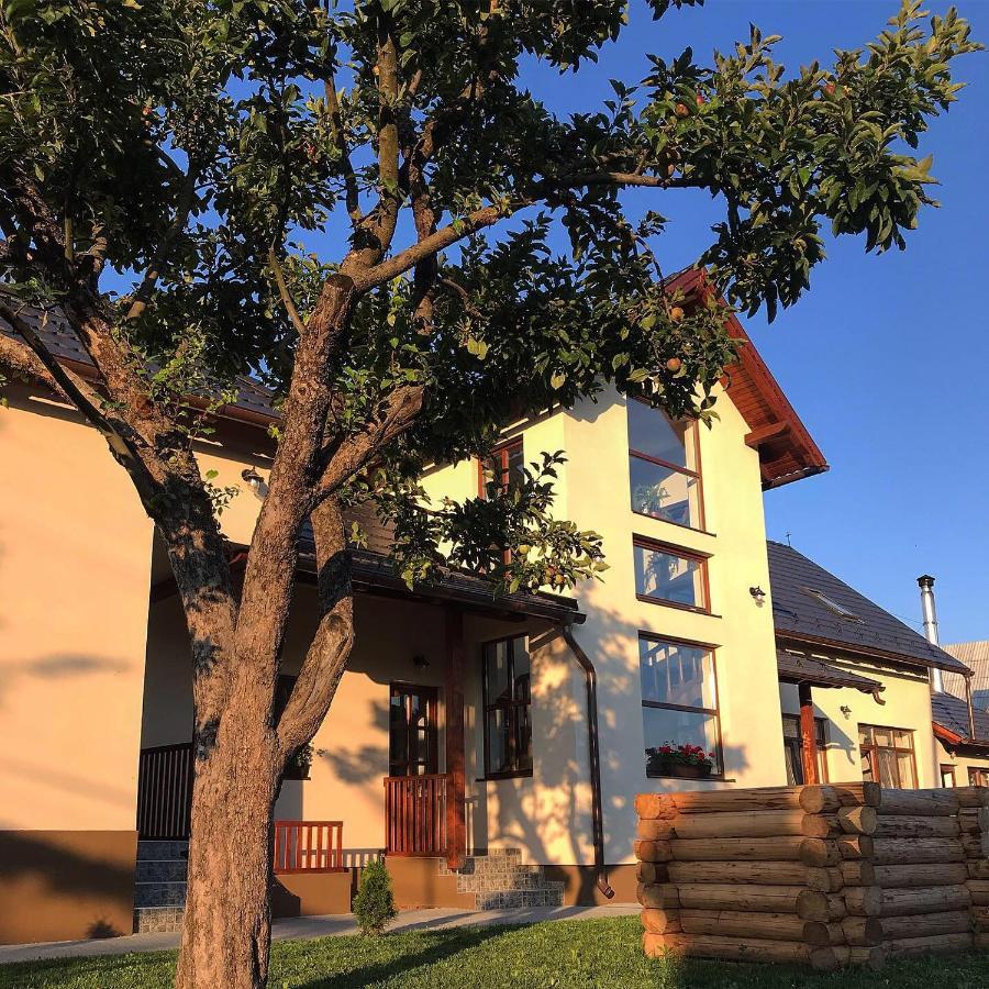 Famives Vendeghaz Bed & Breakfast Racu ภายนอก รูปภาพ