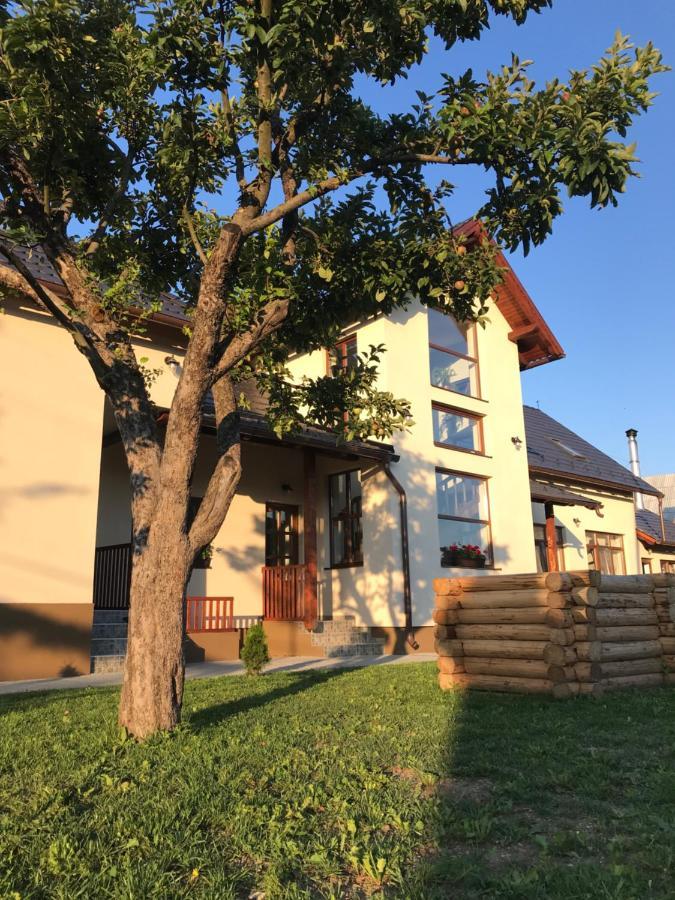 Famives Vendeghaz Bed & Breakfast Racu ภายนอก รูปภาพ