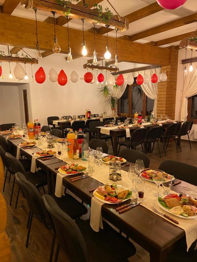 Famives Vendeghaz Bed & Breakfast Racu ภายนอก รูปภาพ