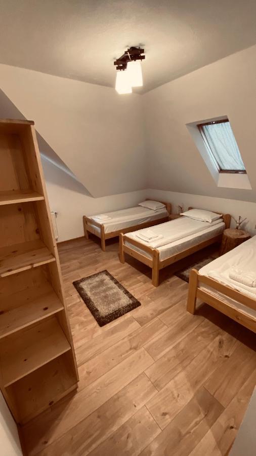 Famives Vendeghaz Bed & Breakfast Racu ภายนอก รูปภาพ