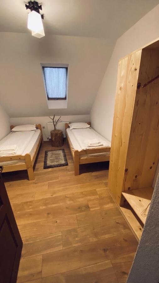 Famives Vendeghaz Bed & Breakfast Racu ภายนอก รูปภาพ