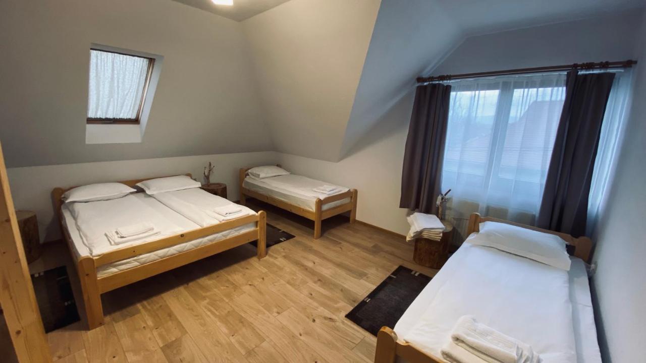 Famives Vendeghaz Bed & Breakfast Racu ภายนอก รูปภาพ