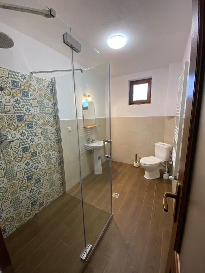 Famives Vendeghaz Bed & Breakfast Racu ภายนอก รูปภาพ