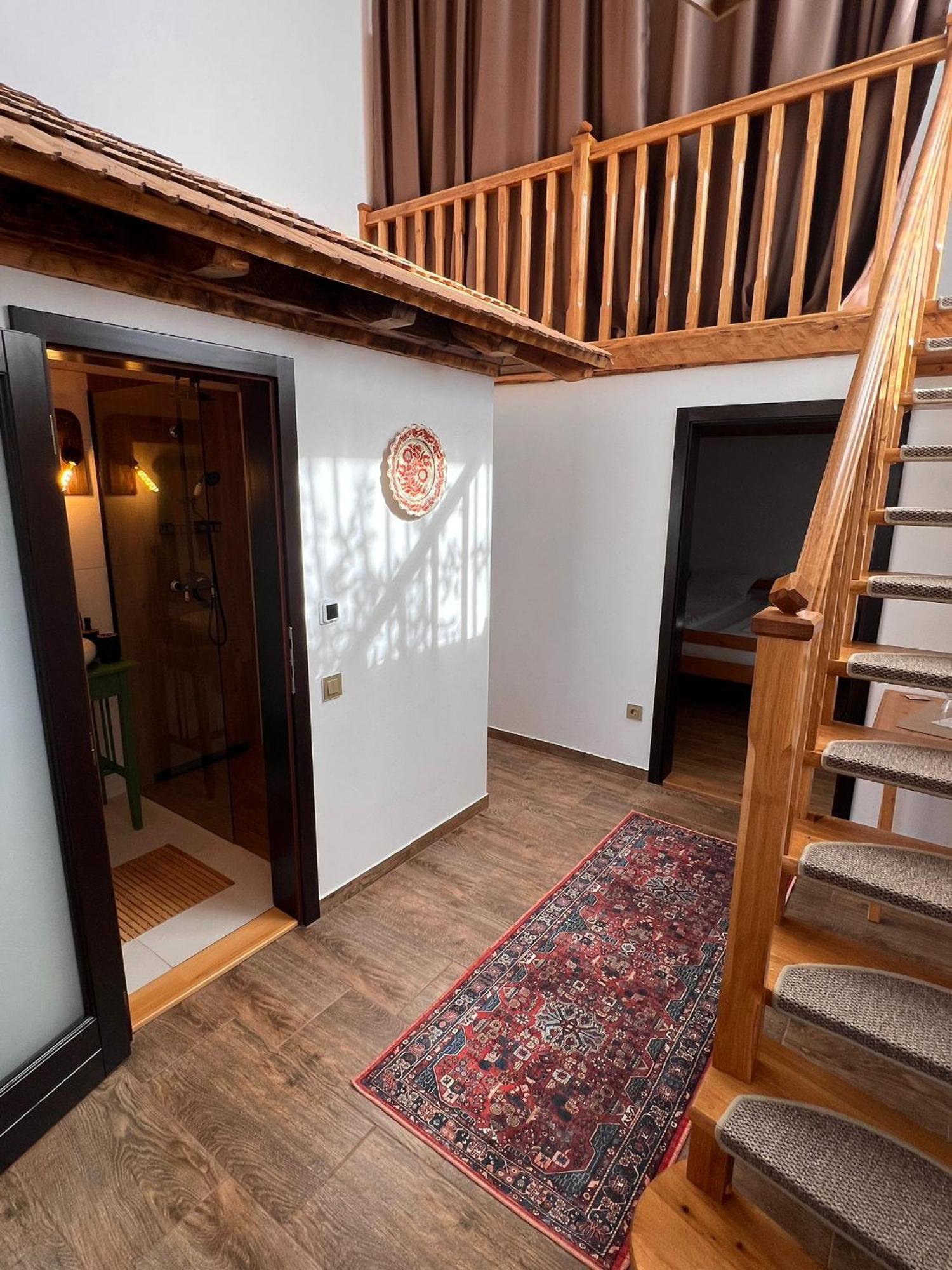 Famives Vendeghaz Bed & Breakfast Racu ภายนอก รูปภาพ