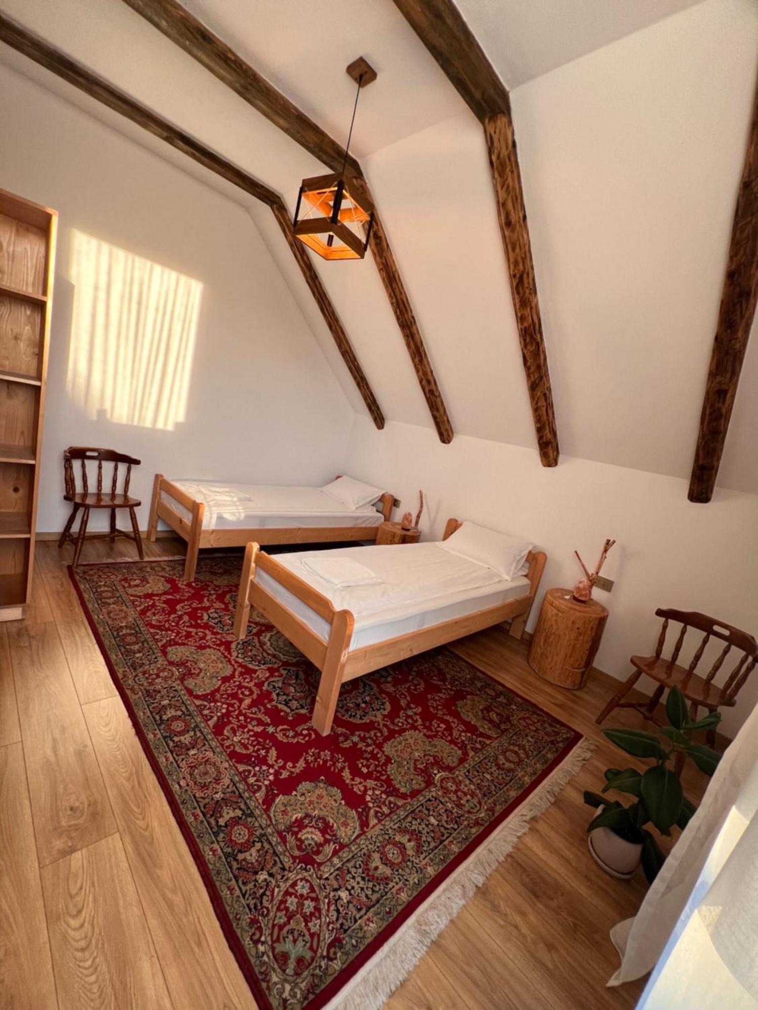 Famives Vendeghaz Bed & Breakfast Racu ภายนอก รูปภาพ