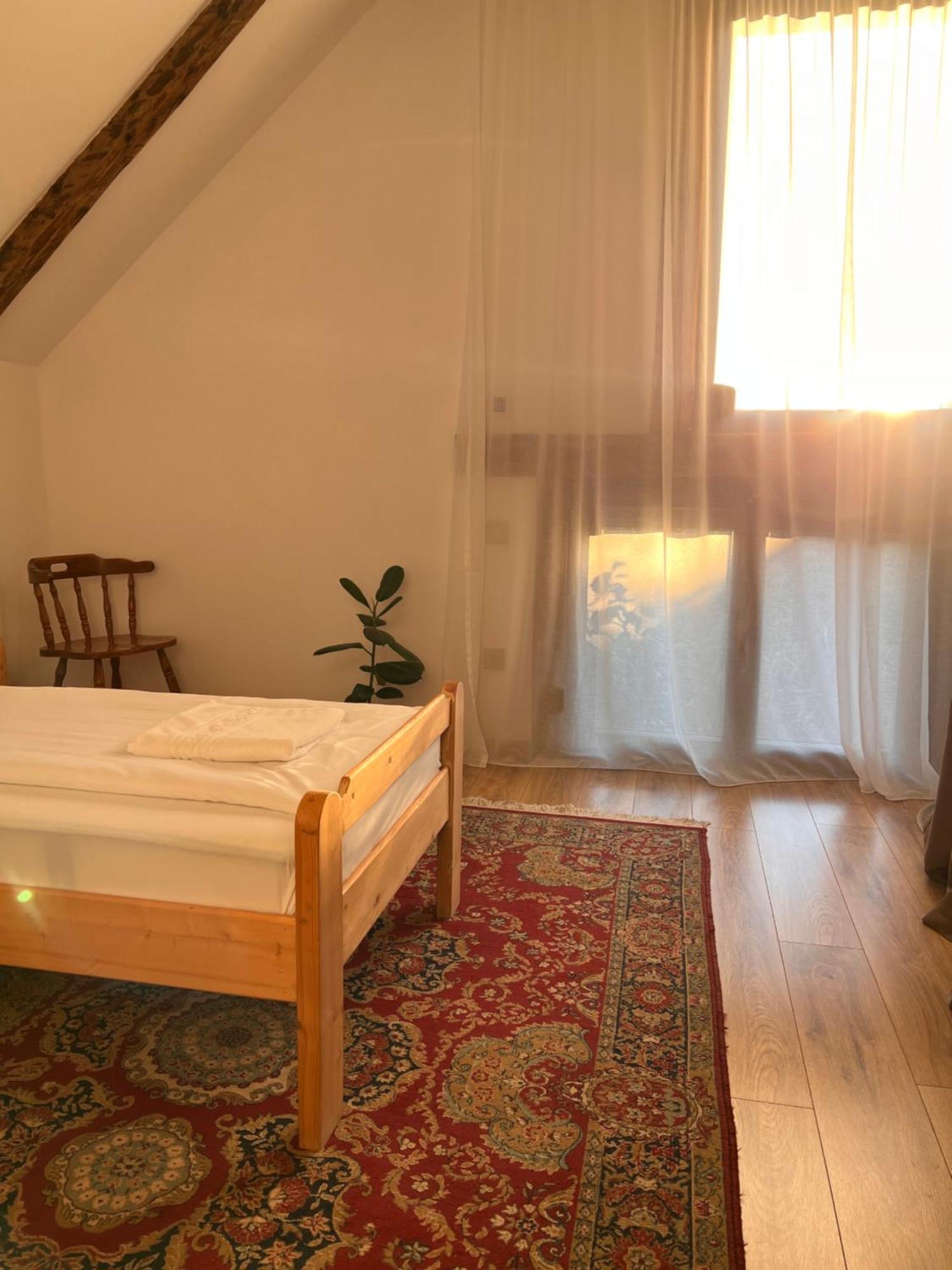 Famives Vendeghaz Bed & Breakfast Racu ภายนอก รูปภาพ