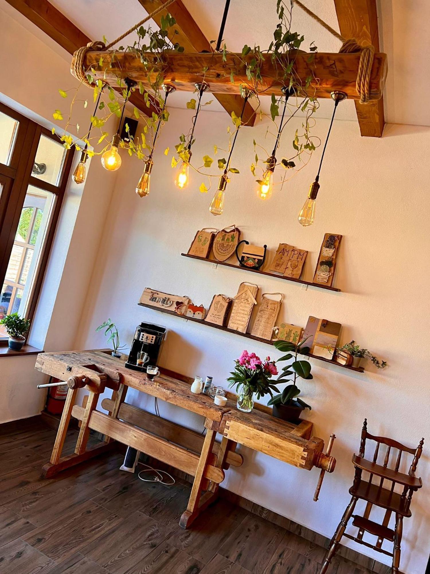 Famives Vendeghaz Bed & Breakfast Racu ภายนอก รูปภาพ