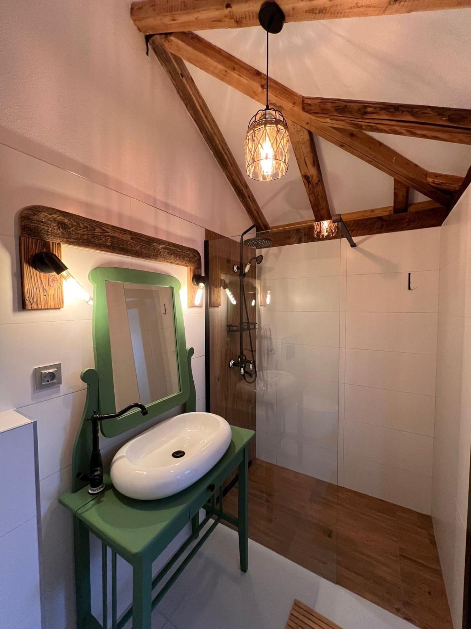 Famives Vendeghaz Bed & Breakfast Racu ภายนอก รูปภาพ